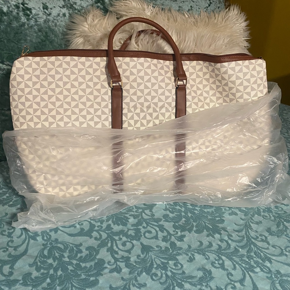 Travel bag/Elegant White and Brown Geometric Tote Bag